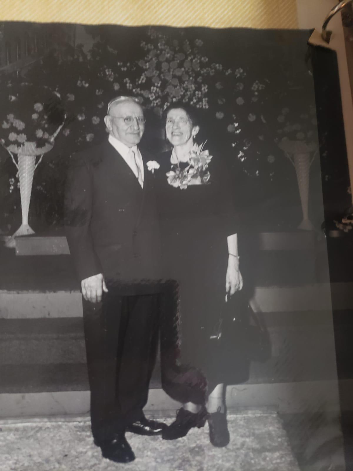 Elderly Fried couple, formal portrait at a family simcha